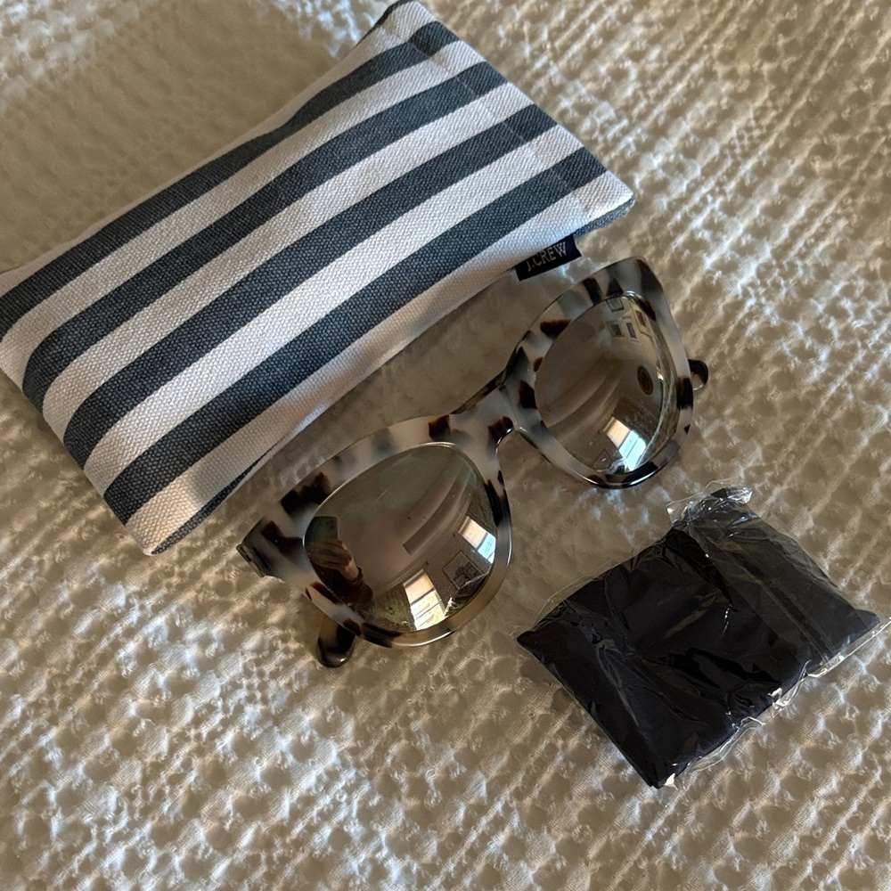 JCrew women’s tortoise sunglasses, new in case